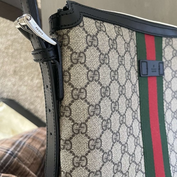 Gucci Supreme Web Gucci Messenger bag - Picture 2 of 6
